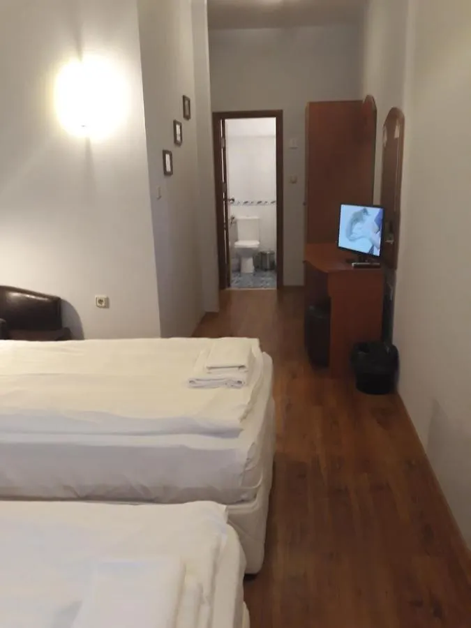 Three Dolphins Hotel With Rooftop Terracе Варна
